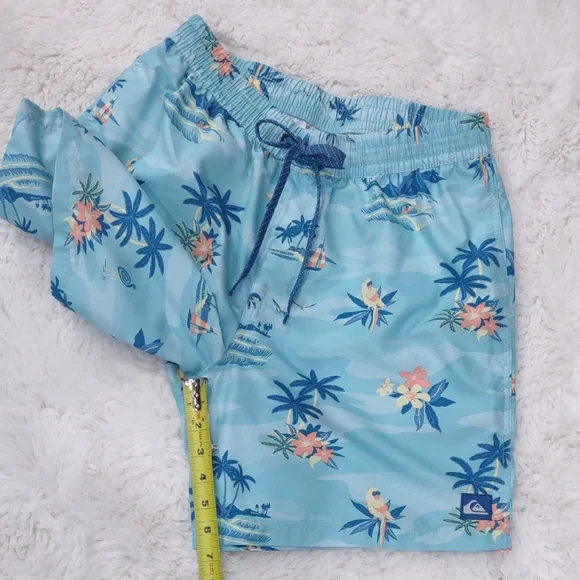 Quiksilver Men's Blue Tropical Print Shorts - Picture 13 of 17